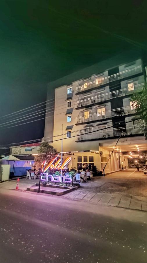 Votel Hotel Charis Tuban Tuban  Exteriör bild