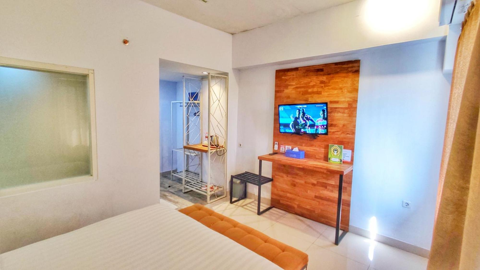 Votel Hotel Charis Tuban Tuban  Exteriör bild