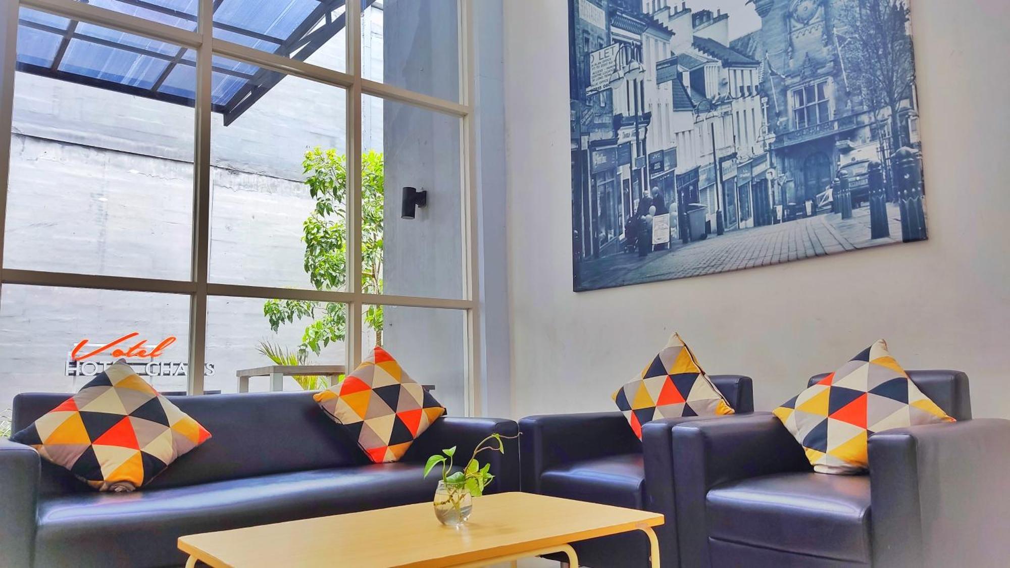 Votel Hotel Charis Tuban Tuban  Exteriör bild