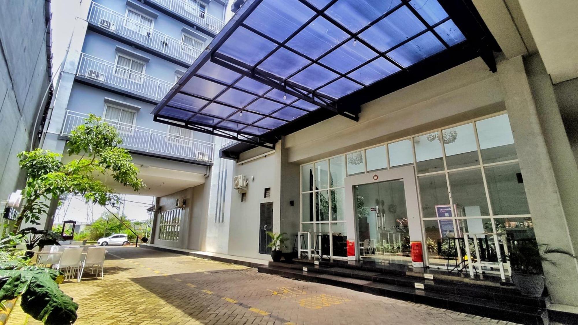 Votel Hotel Charis Tuban Tuban  Exteriör bild