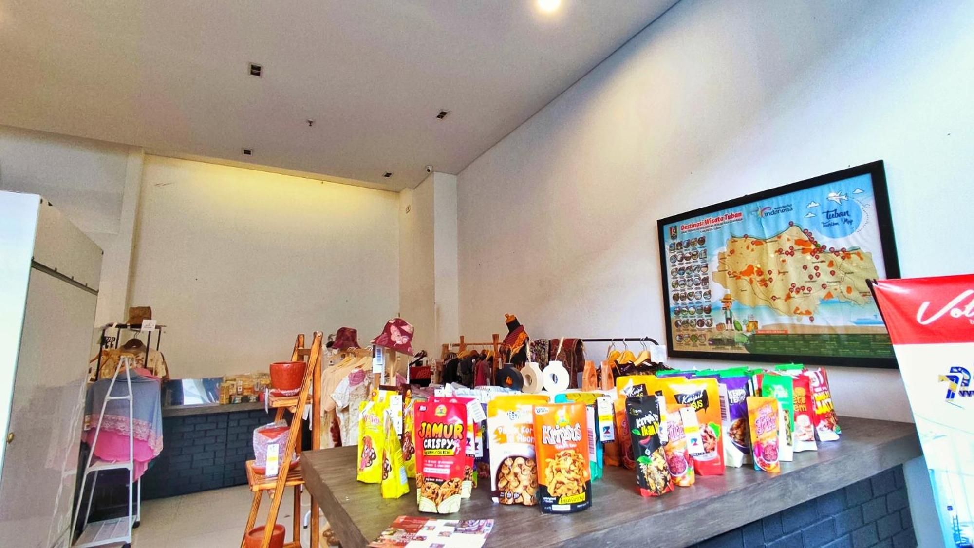 Votel Hotel Charis Tuban Tuban  Exteriör bild