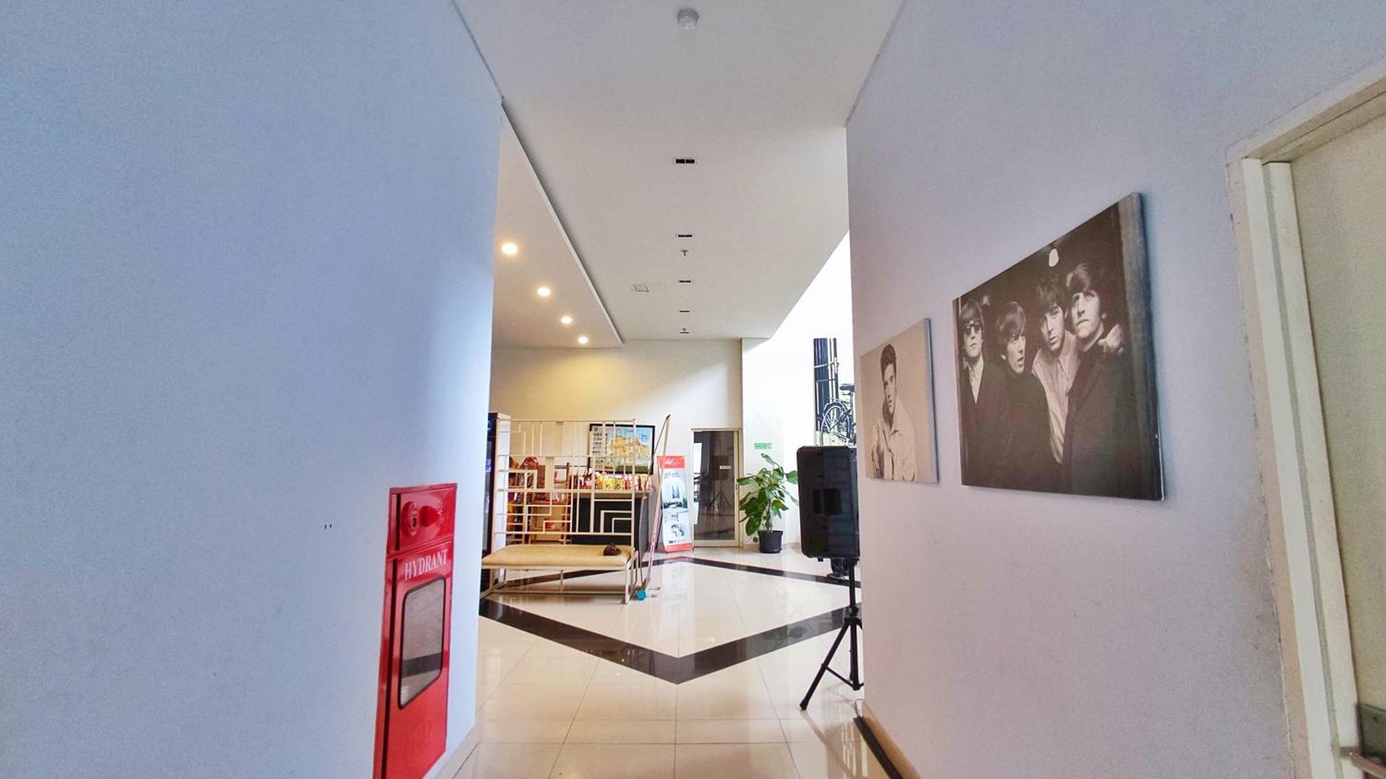 Votel Hotel Charis Tuban Tuban  Exteriör bild
