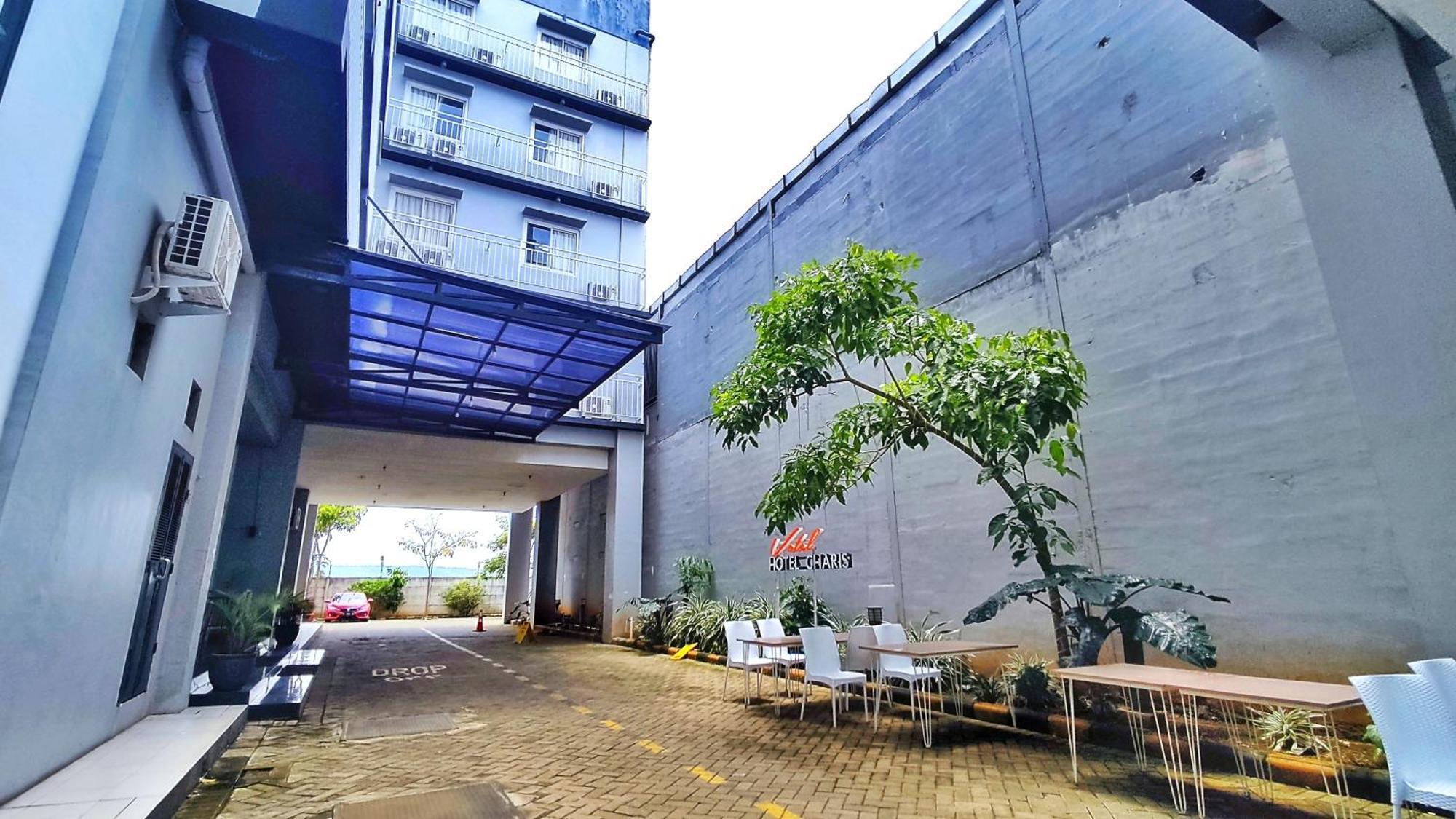 Votel Hotel Charis Tuban Tuban  Exteriör bild