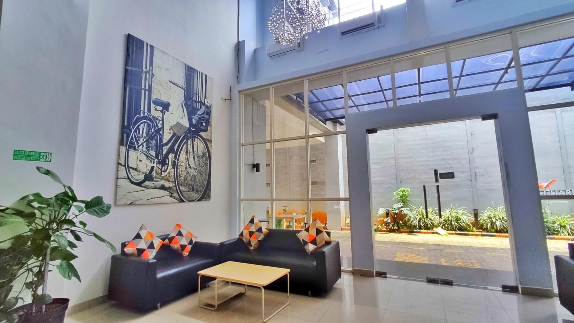 Votel Hotel Charis Tuban Tuban  Exteriör bild