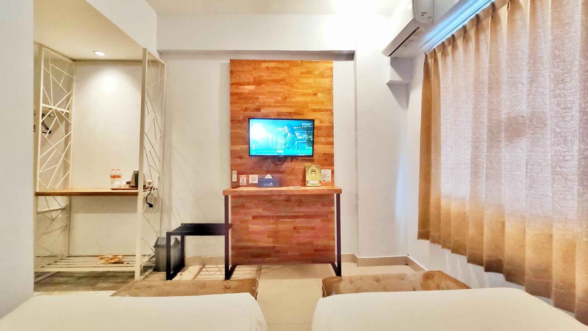Votel Hotel Charis Tuban Tuban  Exteriör bild