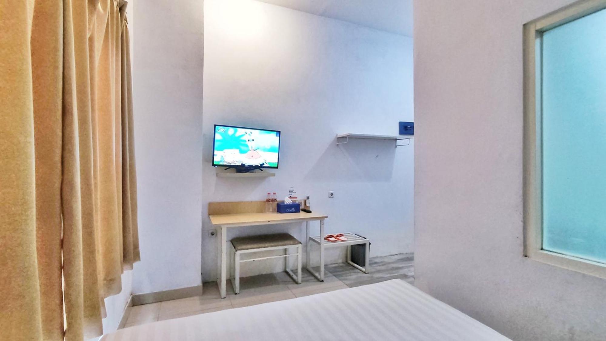 Votel Hotel Charis Tuban Tuban  Exteriör bild