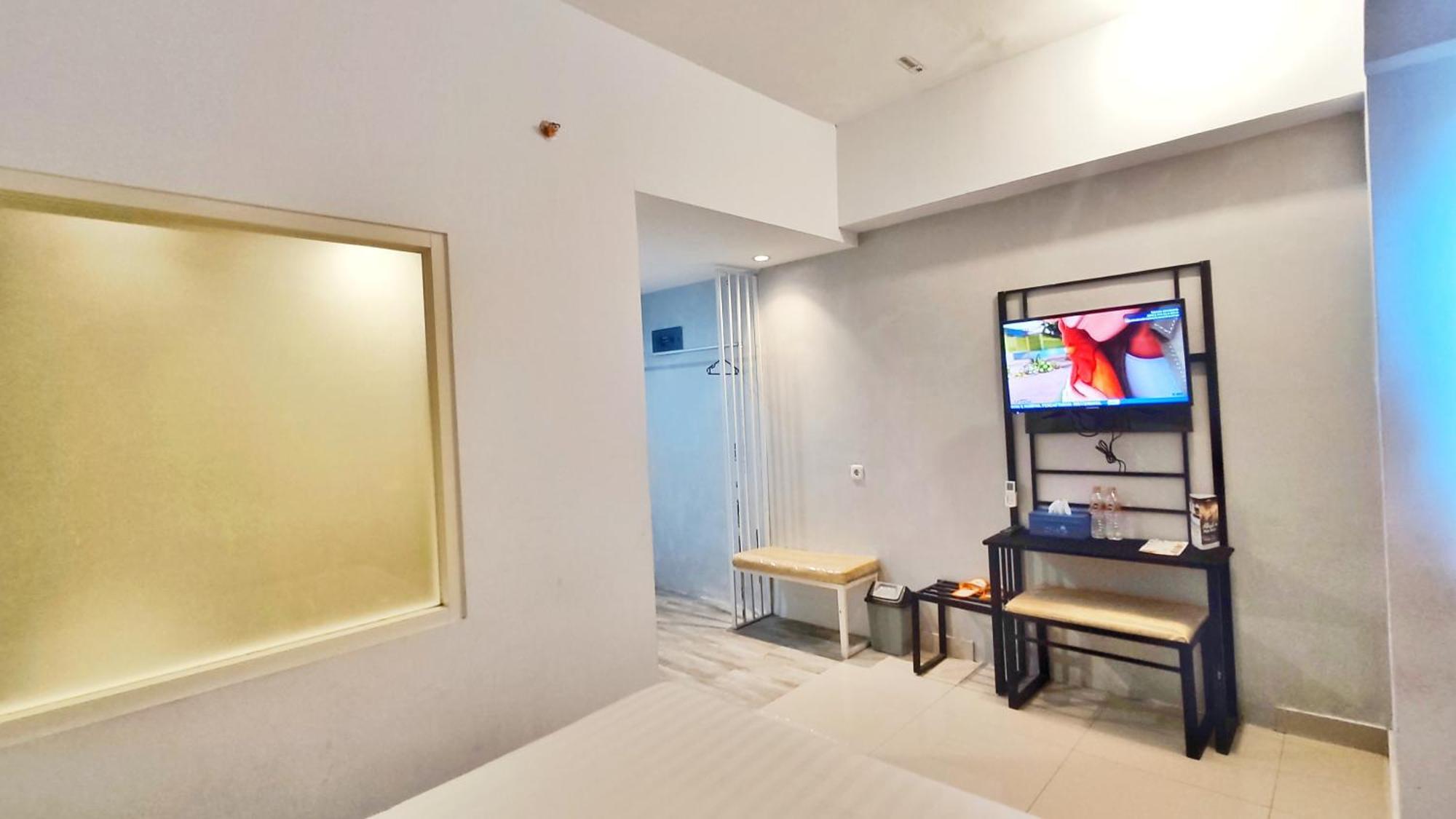 Votel Hotel Charis Tuban Tuban  Exteriör bild